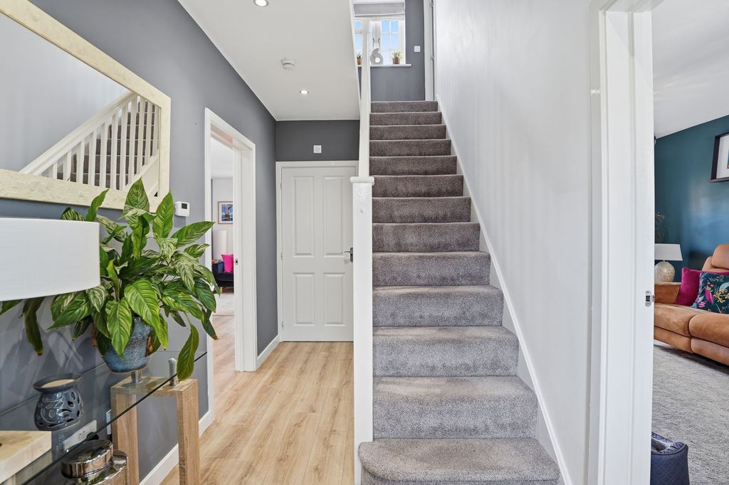 Property photo 3 of 24