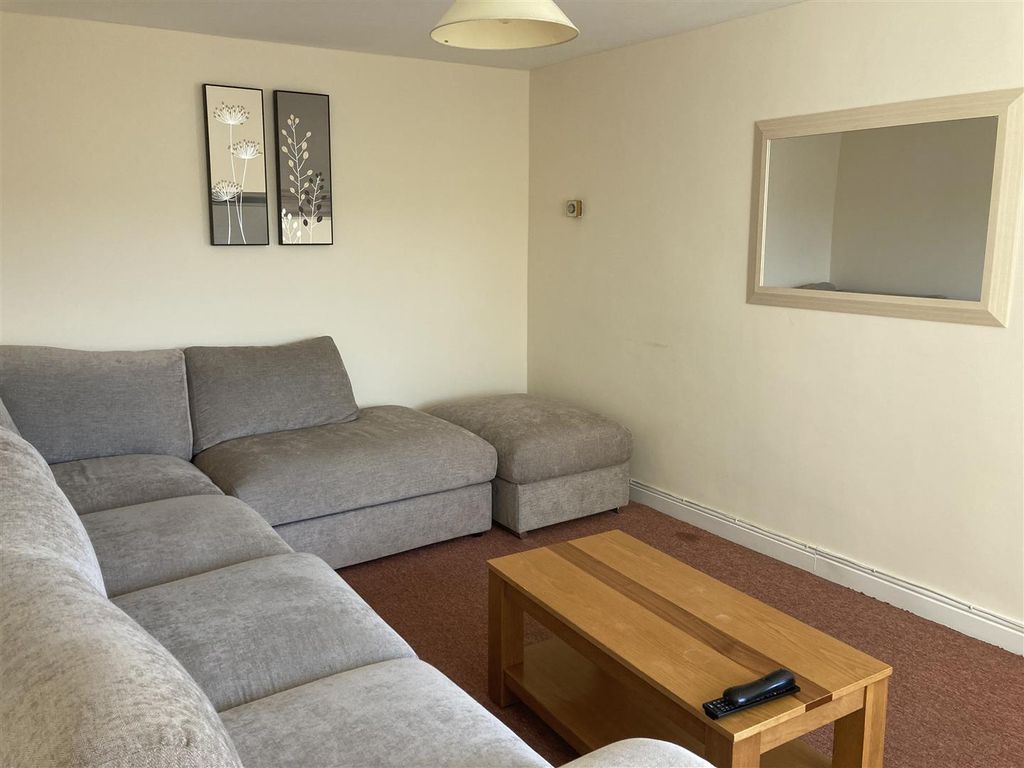 Property photo 3 of 8 14 Tint Lounge.Jpg