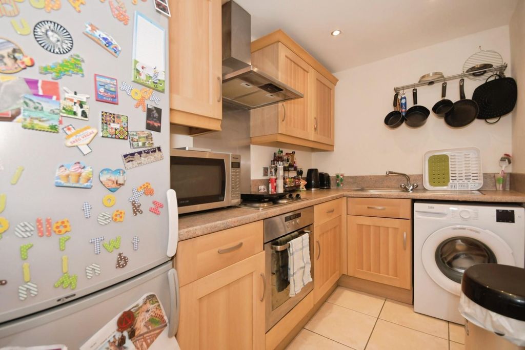 Property photo 3 of 12 Kitchen 01.Jpg