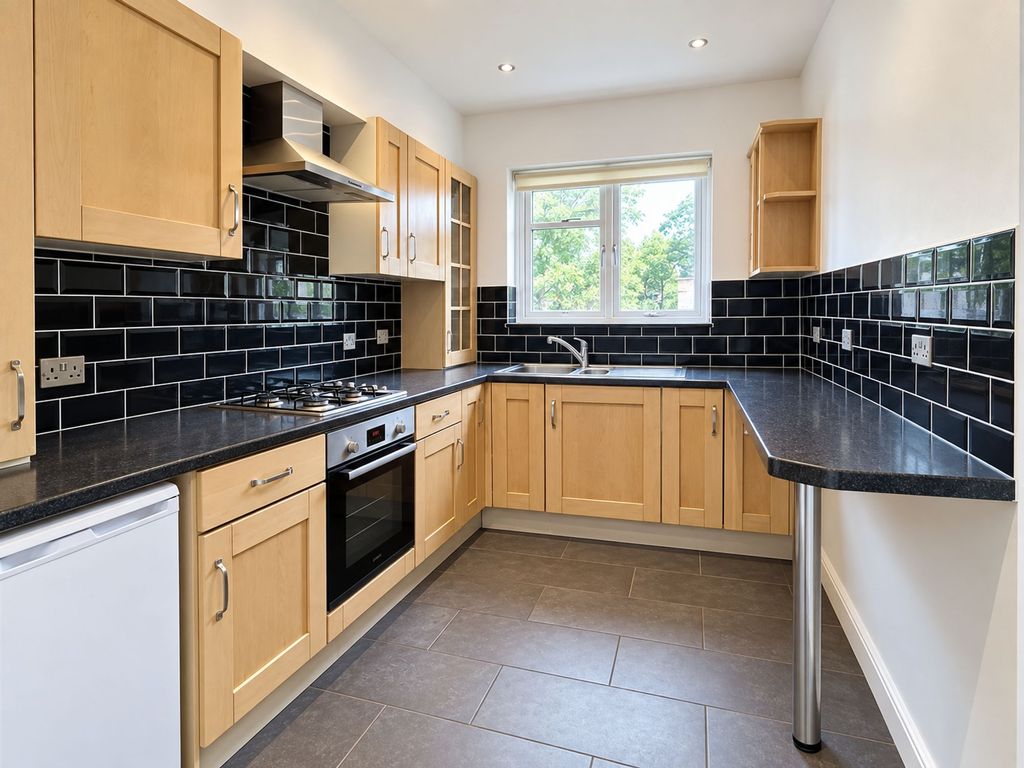 Property photo 3 of 11 Kitchen