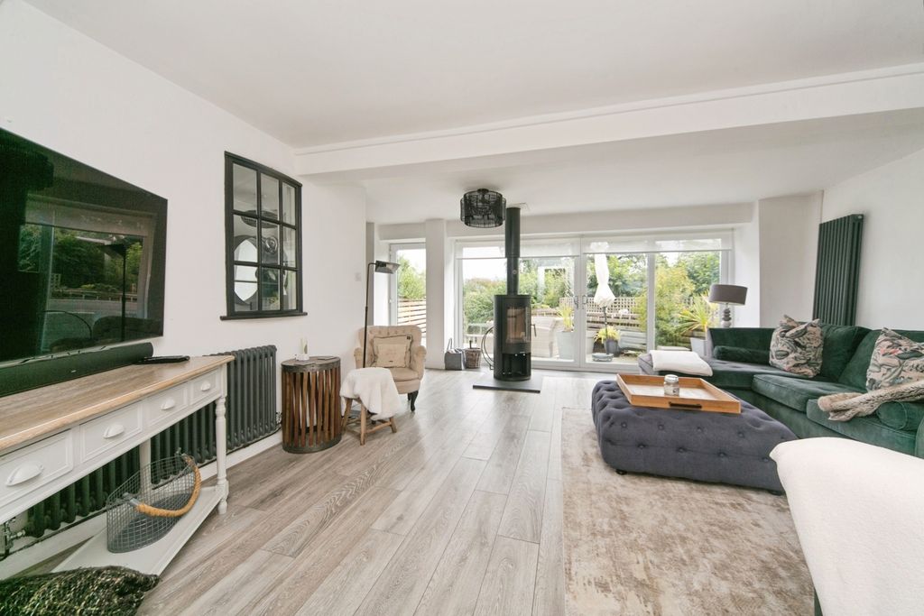 Property photo 2 of 35 Pbox-Img.Jpg