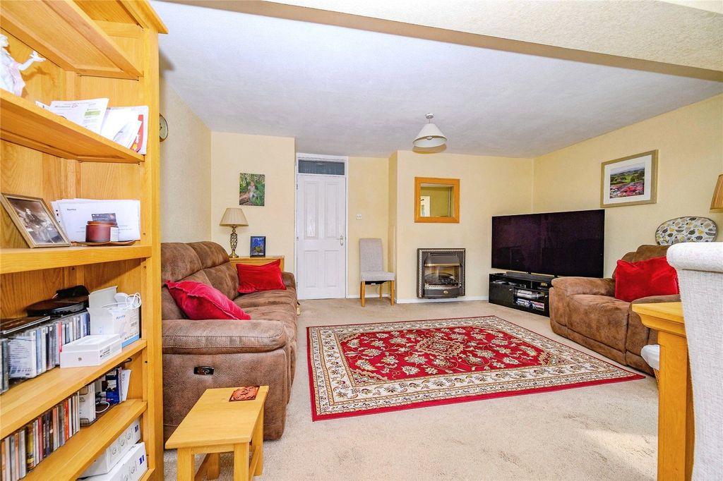 Property photo 3 of 15 Lounge