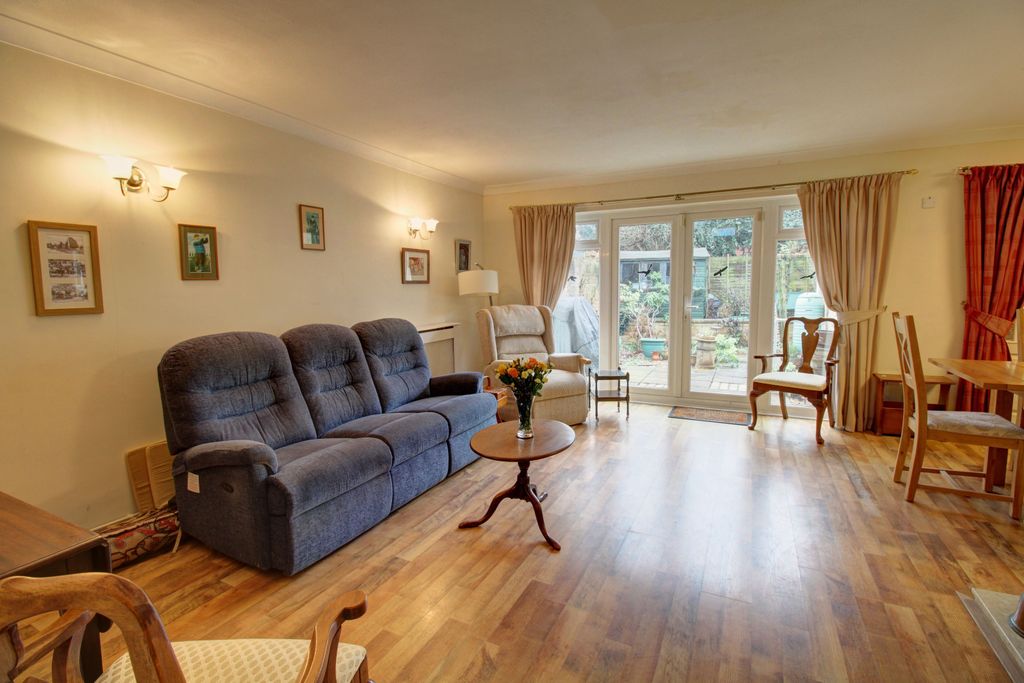 Property photo 2 of 12 Lounge