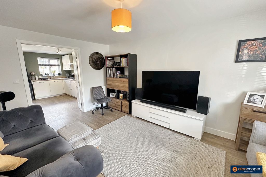 Property photo 3 of 18 4498905