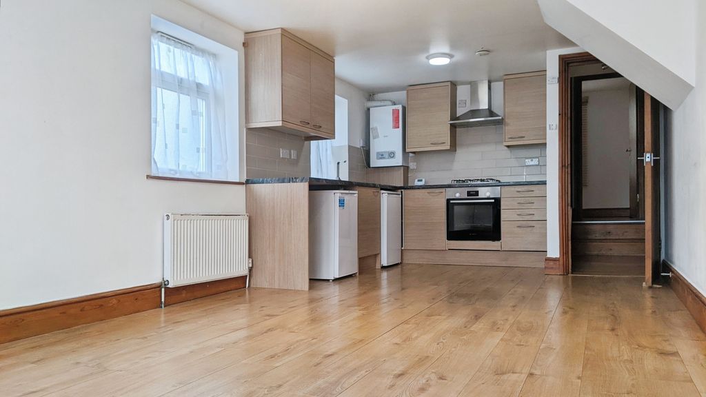 Property photo 2 of 5 Kitchen