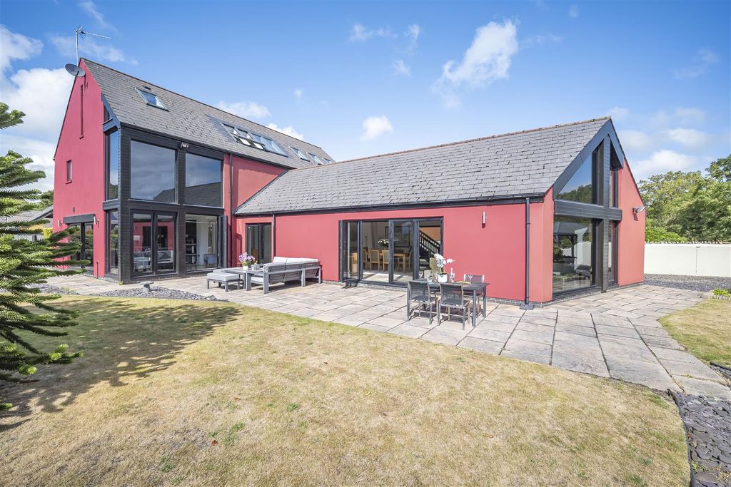 Property photo 1 of 30
