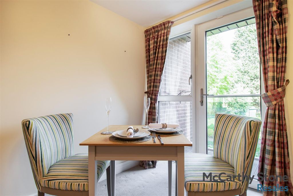 Property photo 3 of 30 8690777-Interior12.Jpg