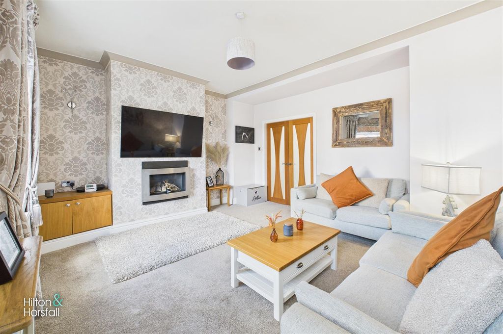 Property photo 2 of 19 Wheatley Lane Road