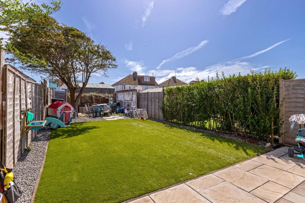 Property photo 3 of 15 West Way_1.Jpg