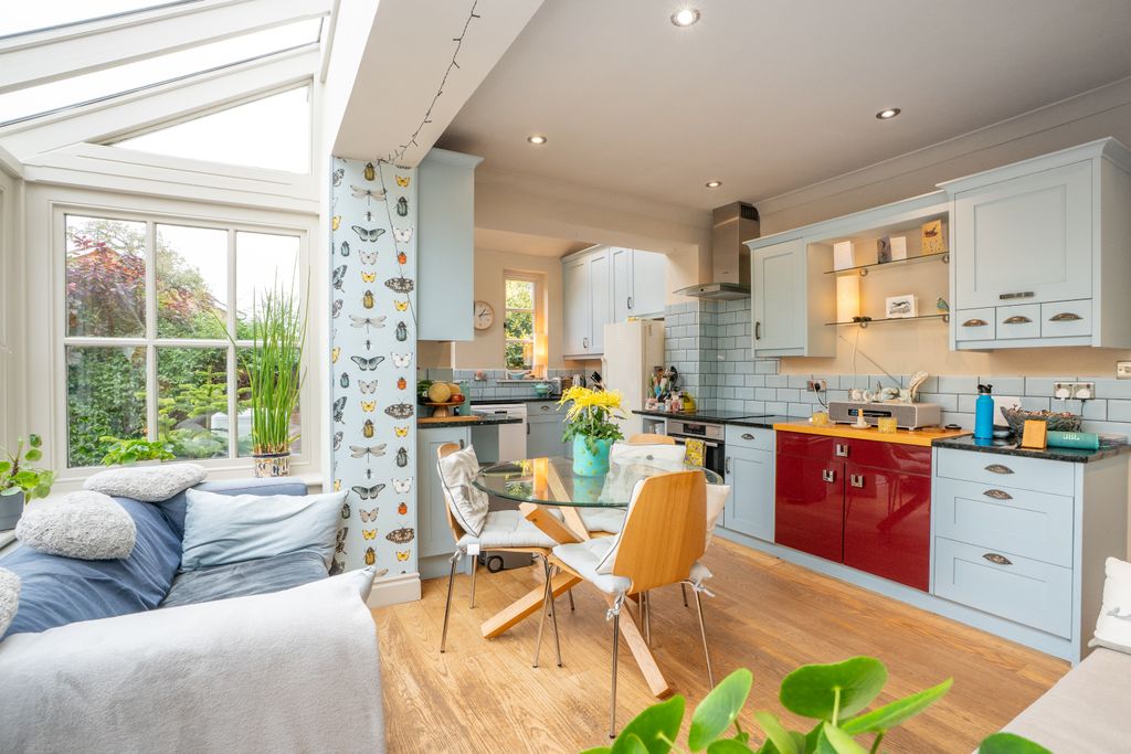 Property photo 3 of 24 Oldschoolhouse10