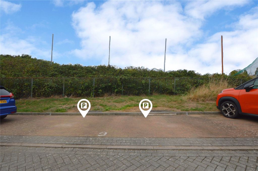 Property photo 2 of 17 Picture No. 30