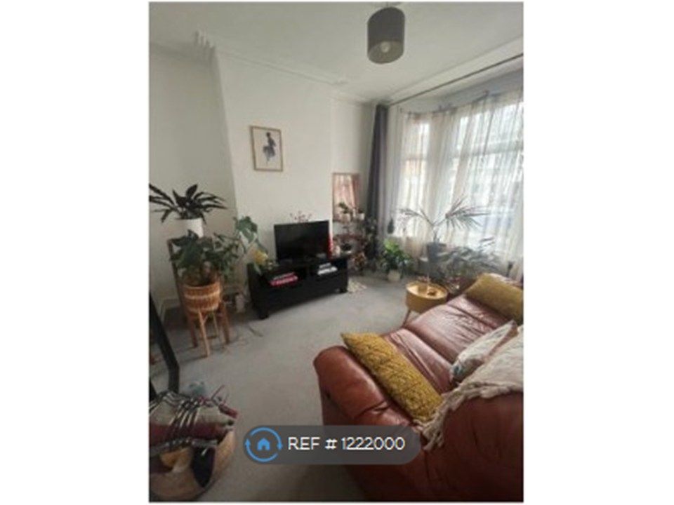 Property photo 1 of 7 Living Room