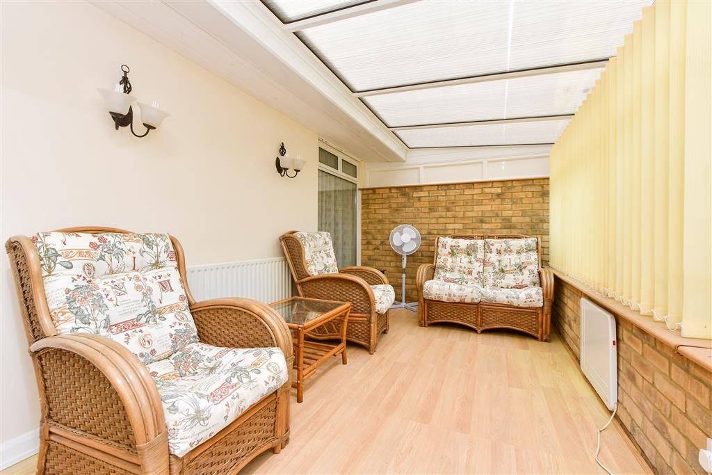 Property photo 3 of 11 Conservatory