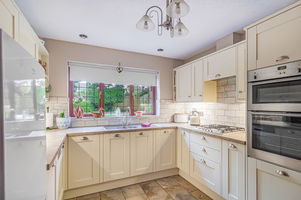 Property photo 2 of 24 Advert-54