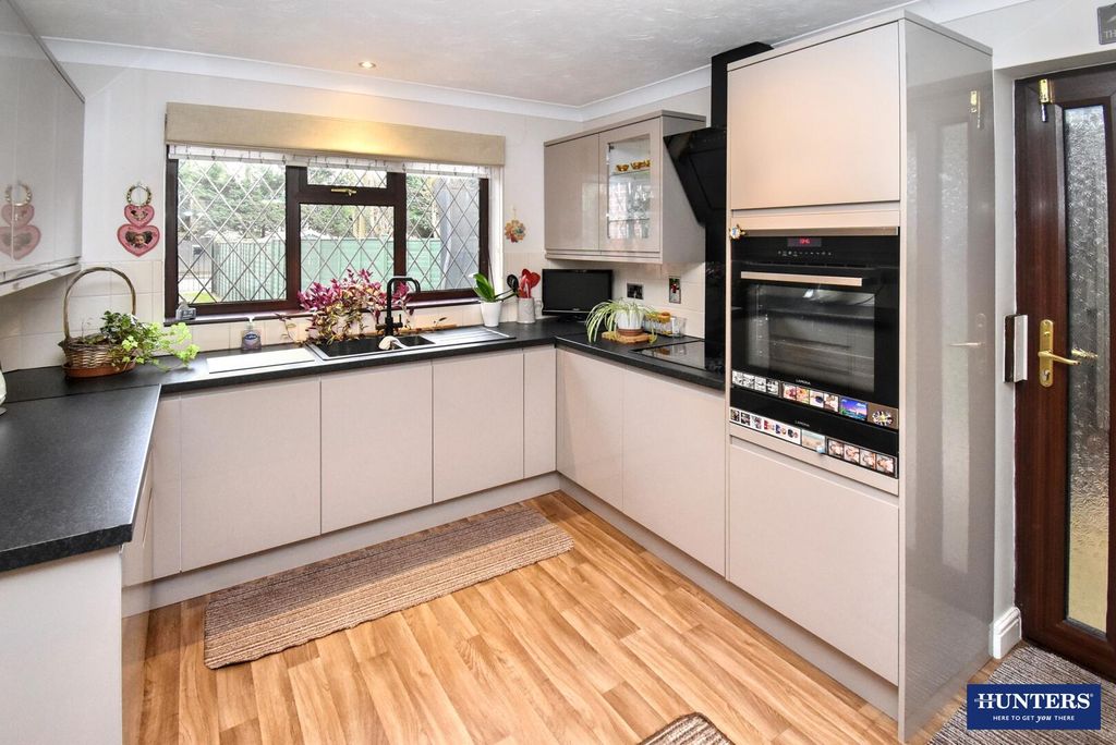 Property photo 2 of 18 Kitchen