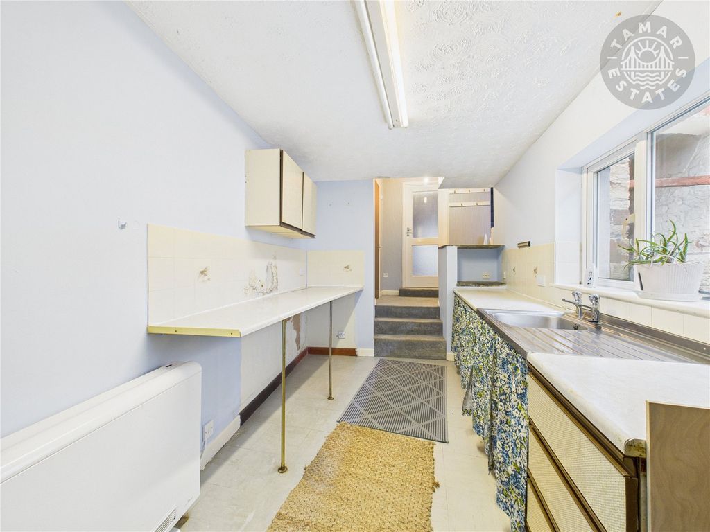 Property photo 3 of 11 Kitchen/Breakfast Rm