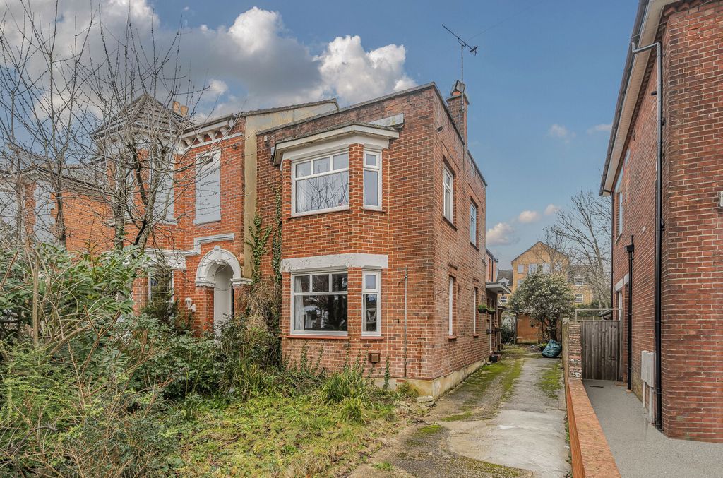 Property photo 1 of 13 1397598-9-696504B...