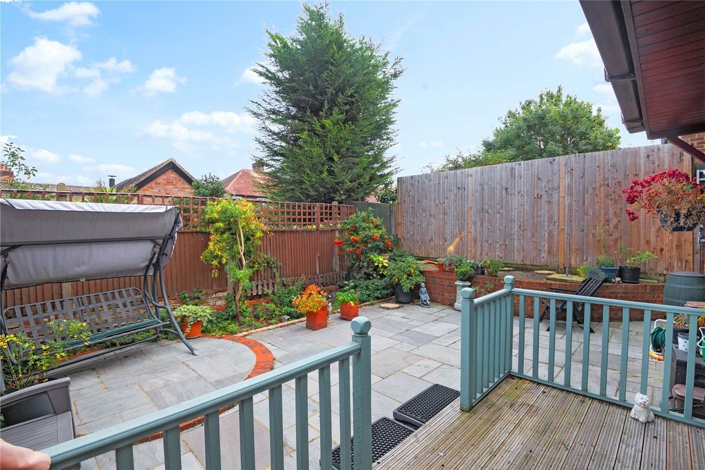 Property photo 2 of 12 Garden