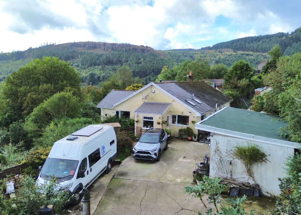 Property photo 1 of 32
