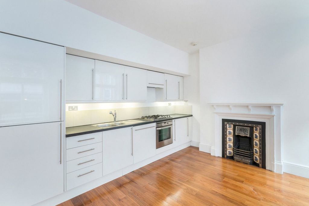 Property photo 2 of 9 Long Acre