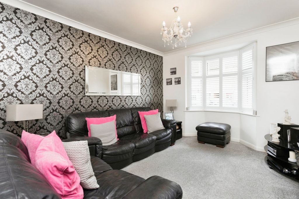 Property photo 2 of 13 Picture No. 10