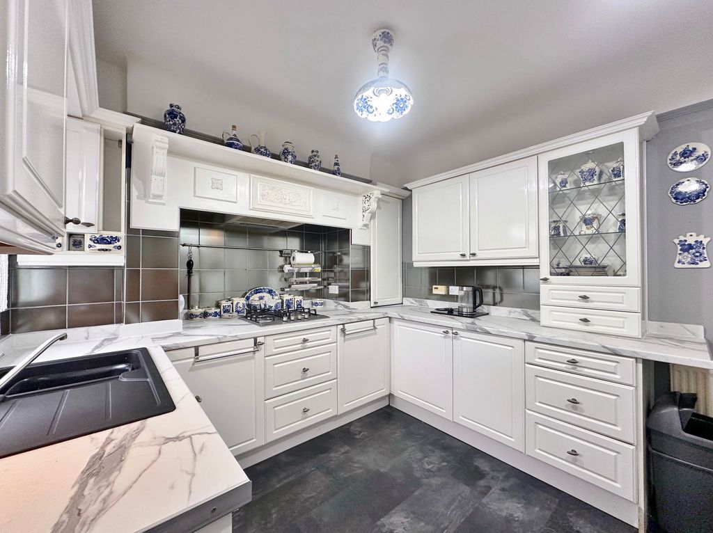 Property photo 3 of 24 Photo 9