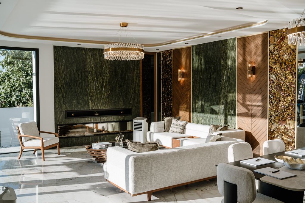 Property photo 3 of 81