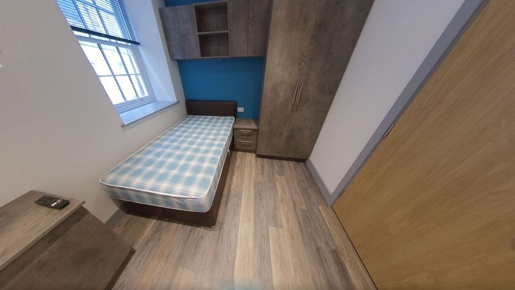 Property photo 3 of 5 Bedroom