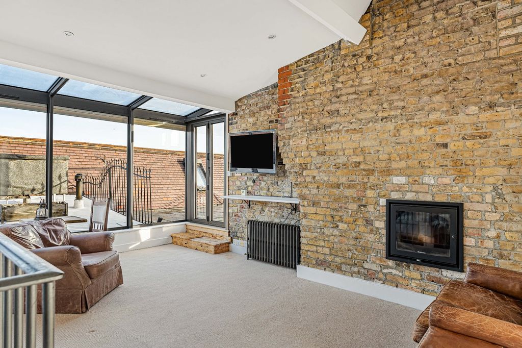 Property photo 2 of 19