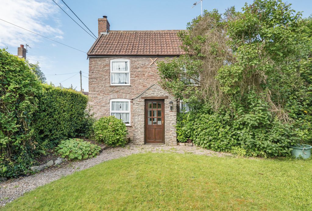 Property photo 1 of 23 Watleys End Road
