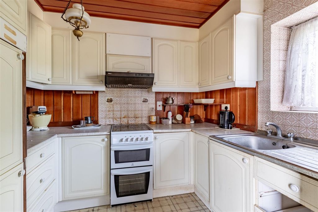 Property photo 3 of 13 Kitchen