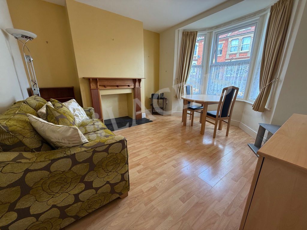 Property photo 3 of 6 Lounge