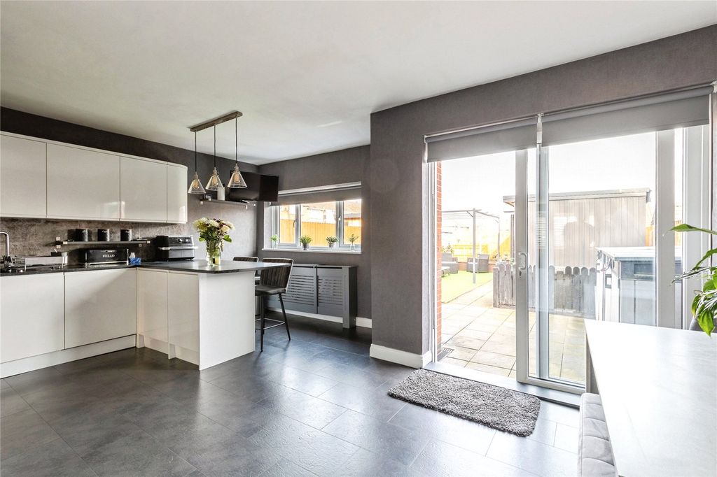 Property photo 2 of 27 Picture No. 24