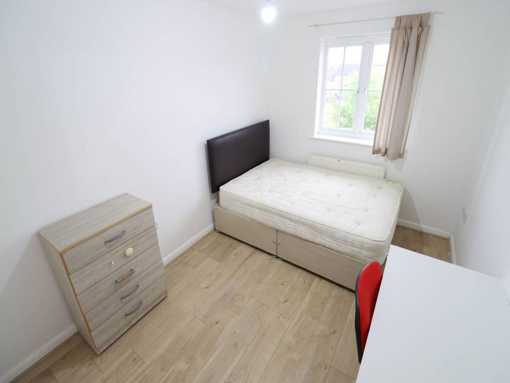 Property photo 3 of 6 B24383A0-Cbb1-4Bd5-Af20-84E4E0906E70