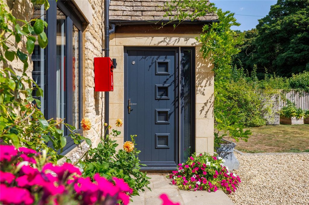 Property photo 2 of 16 Entrance