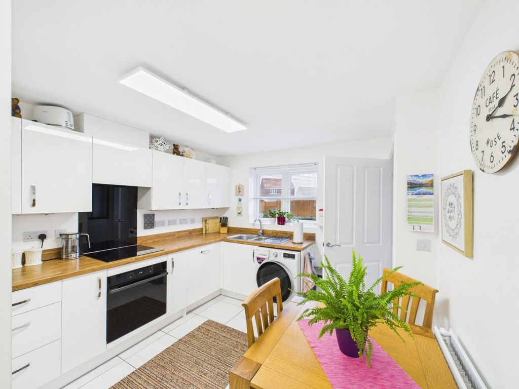 Property photo 2 of 17 4833105