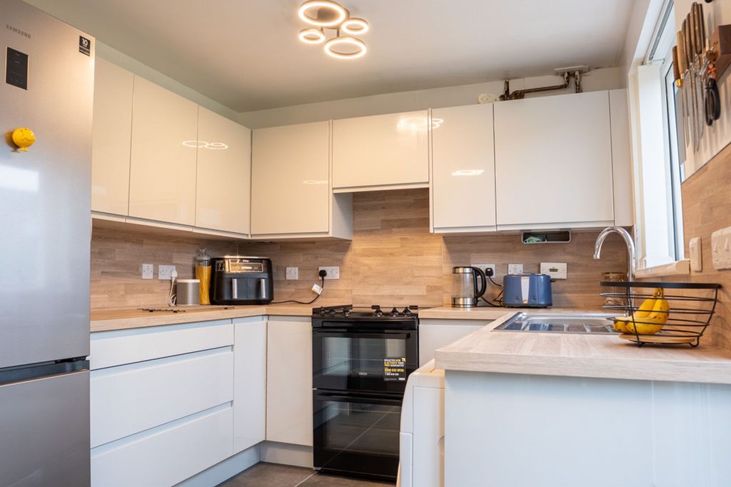 Property photo 3 of 28 Kitchen