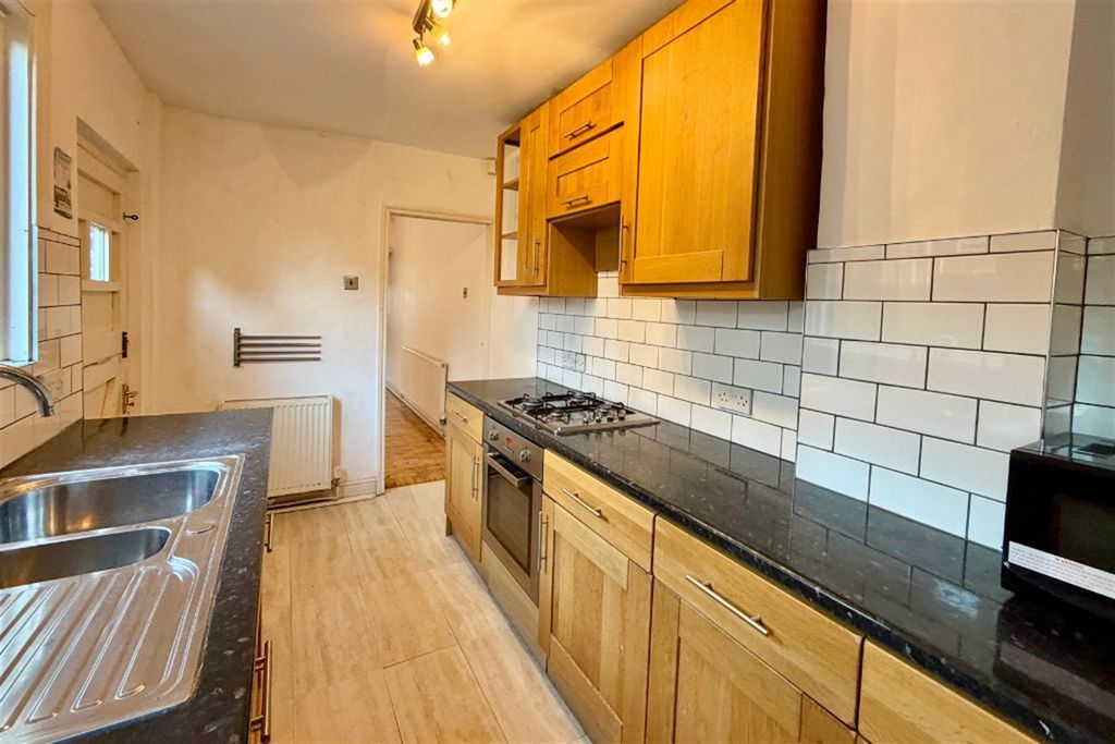 Property photo 3 of 30 Kitchen