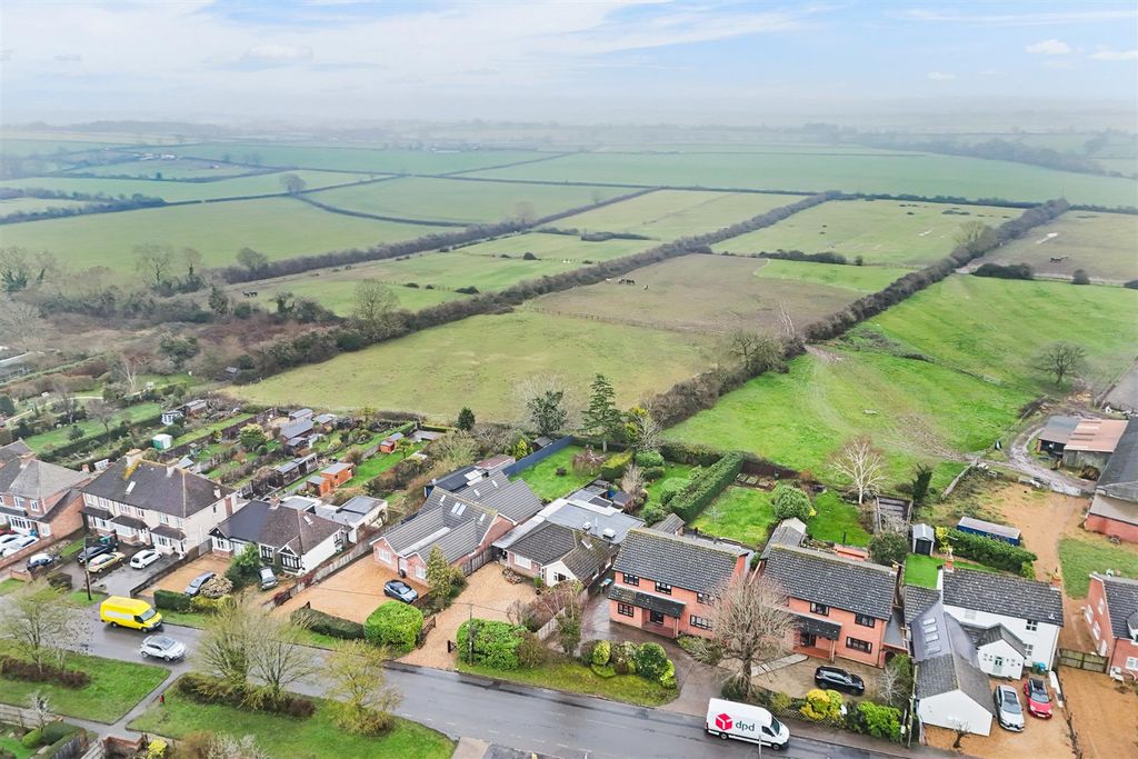 Property photo 3 of 31 73Draytonrdweb17.Jpg