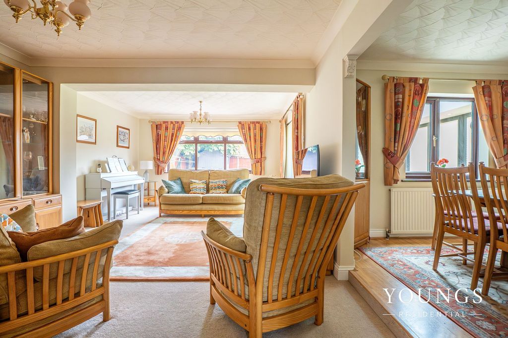 Property photo 2 of 31