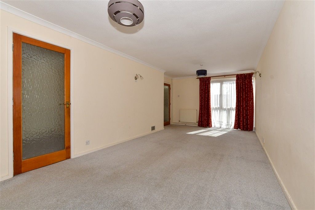 Property photo 3 of 14 Lounge