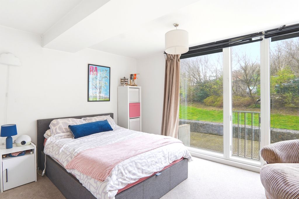 Property photo 3 of 12 F7Saxton001