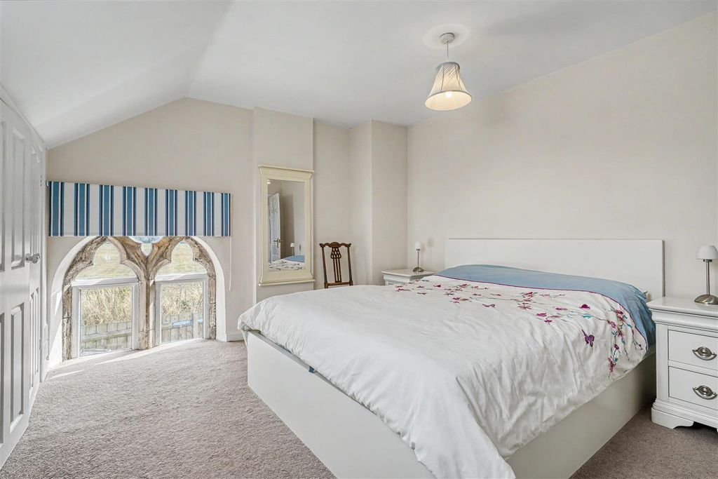 Property photo 3 of 11 Bedroom One