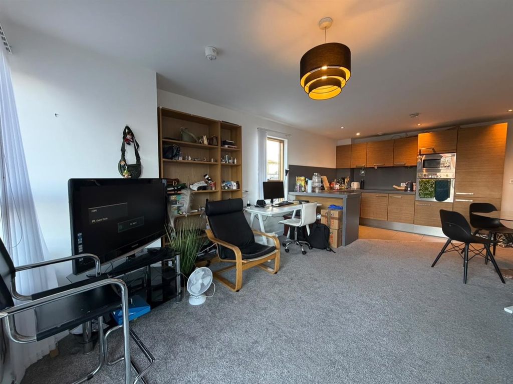 Property photo 3 of 12