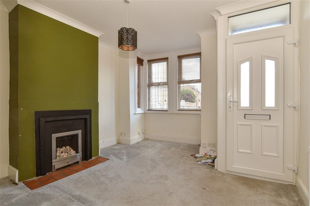 Property photo 1 of 10 Lounge