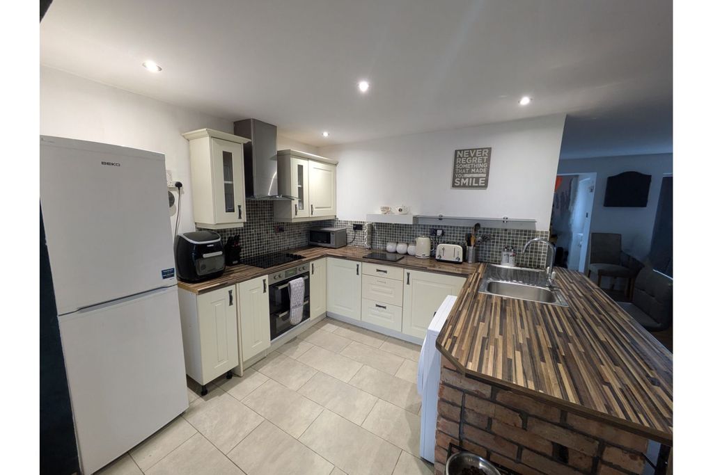 Property photo 3 of 13 Kitchen