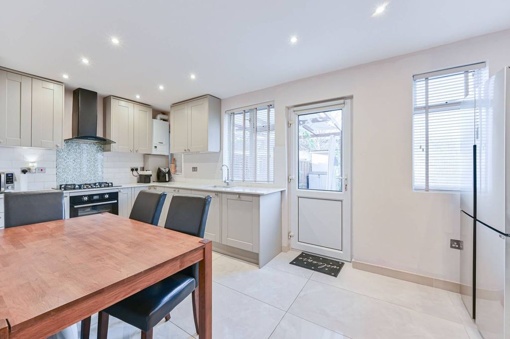 Property photo 3 of 14