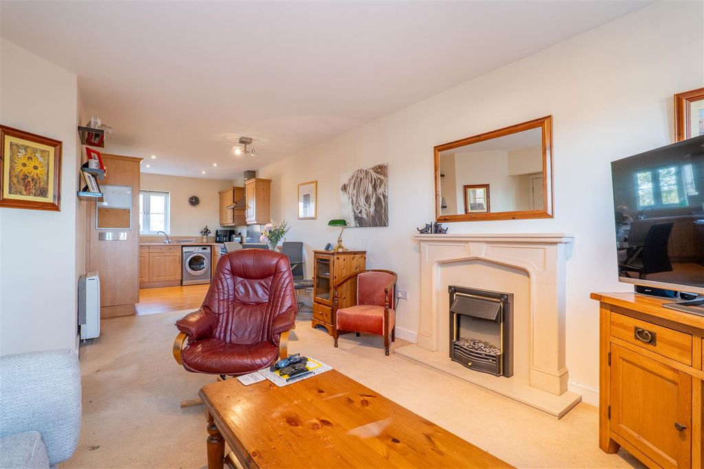 Property photo 2 of 16 Lounge/Kitchen