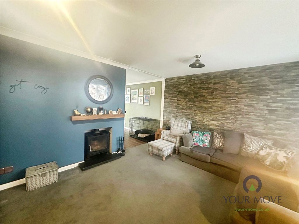 Property photo 3 of 16 Lounge