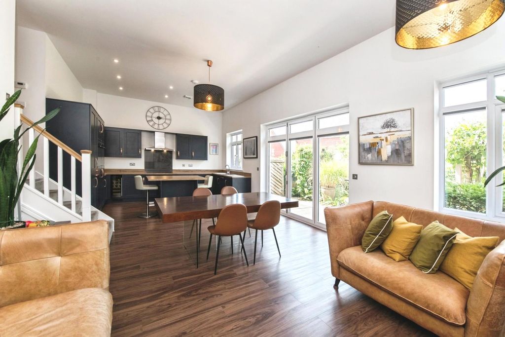 Property photo 2 of 24 Pbox-Img.Jpg